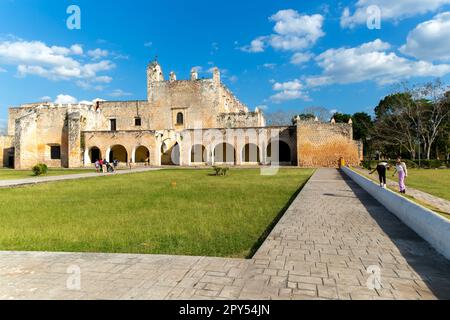 Façade du couvent de San Bernardino de Sienne, Valladolid, Yucatan, Mexique Banque D'Images