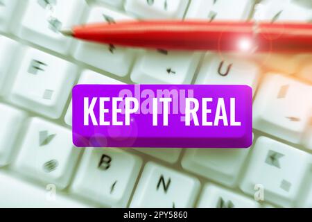 L'écriture de texte affiché permet de rester réaliste. Internet concept être vous-même honnête authentique vrai dire la vérité toujours Banque D'Images