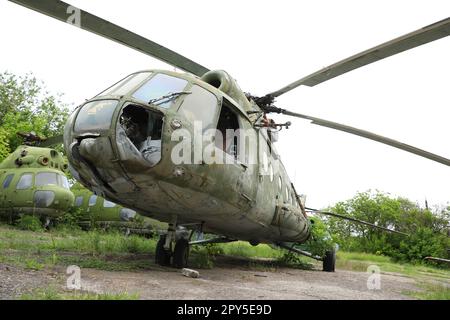 L'hélicoptère militaire russe Mil mi-8 a été abandonné et endommagé. cotter d'air cassé Banque D'Images