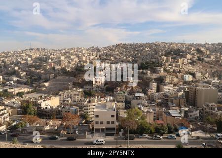 Vue panoramique sur la ligne d'horizon d'Amman, vue depuis la Citadelle, Jordanie Banque D'Images