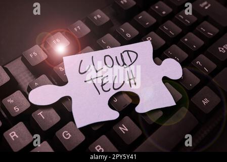 Affichage conceptuel Cloud Tech. Concept signifiant le stockage et l'accès aux données et programmes sur Internet Banque D'Images