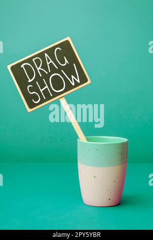 Affiche Drag Show. Un événement de compétition où deux voitures tentent de terminer le premier quart de kilomètre Banque D'Images