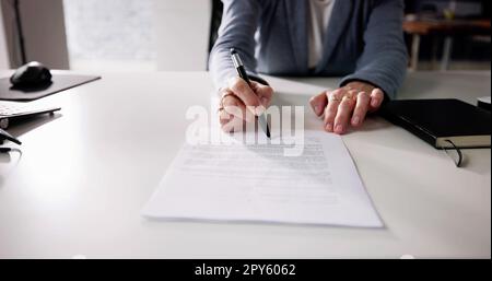 Signature du document légal Banque D'Images