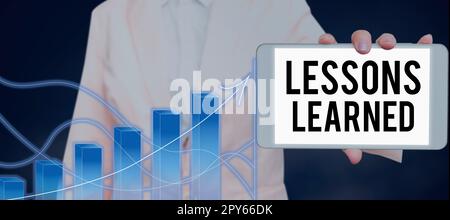 Affiche textuelle indiquant les leçons apprises. Approche commerciale promouvoir le partage et l'utilisation des connaissances issues de l'expérience Banque D'Images