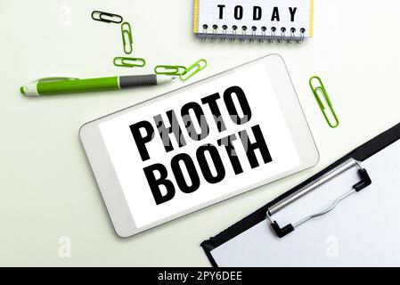 Stand photo texte écriture manuscrite. Forme d'idée d'affaires de partage de photos et de publication dans le format d'un blog Banque D'Images