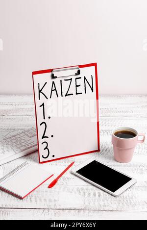 Légende présentant Kaizen. Internet concept une philosophie japonaise d'entreprise de l'amélioration des pratiques de travail Banque D'Images