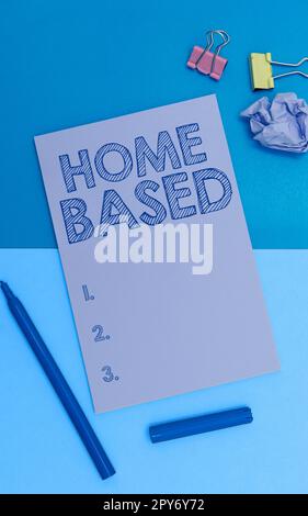 Légende de texte présentant en mode domicile. Les mots écrits sur les transactions bancaires sont exécutés directement par téléphone Banque D'Images