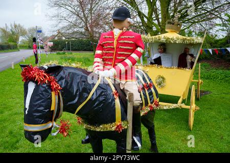 Une exposition sur le bord de la route en prévision du prochain couronnement du roi Charles III est visible à Cheshire, Royaume-Uni, le 28th avril 2023. Crédit : Jon Super/Alay Live News. Banque D'Images