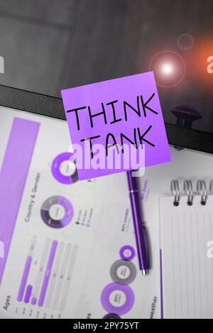 Texte d'écriture Think Tank. Concept d'entreprise penser à des solutions innovantes et précieuses idées réussies Banque D'Images