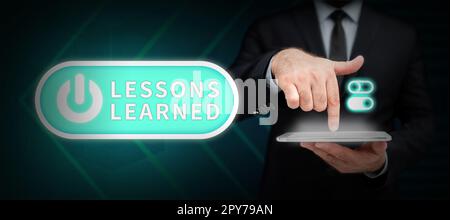 Légende conceptuelle leçons apprises. Concept d'entreprise promouvoir le partage et l'utilisation des connaissances issues de l'expérience Banque D'Images