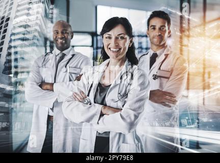 Faites confiance à nous. Portrait rogné d'une équipe de médecins confiants debout avec leurs bras croisés dans un hôpital. Banque D'Images