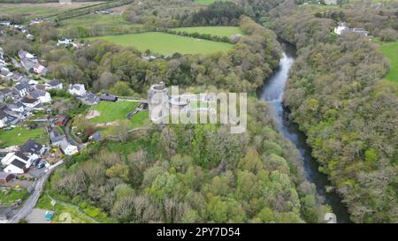 Photographie aérienne du château du Cilgerran, situé dans le parc national de la côte de Pembrokeshire, au pays de Galles Banque D'Images