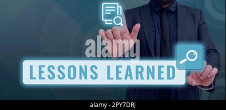 Écriture affichage de texte leçons apprises. Photo conceptuelle promouvoir partager et utiliser les connaissances issues de l'expérience Banque D'Images