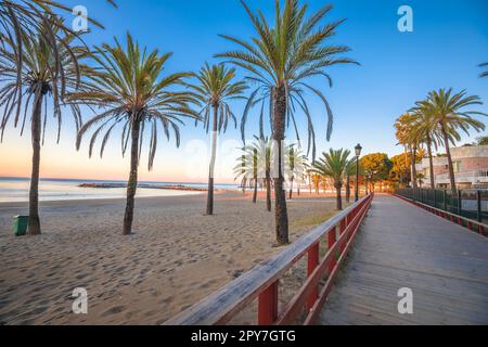 Puerto Banus près de Marbella vue sur la plage de sable Banque D'Images