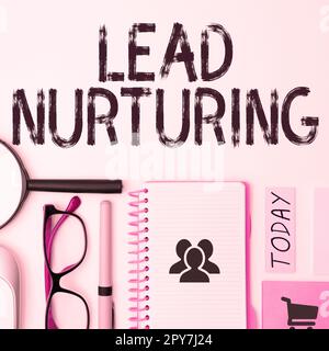 Texte indiquant le lead nourricier de l'inspiration. Méthode d'approche commerciale pour établir une relation avec des clients potentiels Banque D'Images