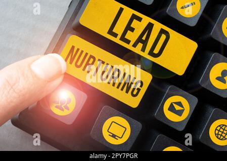 Texte indiquant le lead nourricier de l'inspiration. Méthode de concept d'entreprise pour établir une relation avec des clients potentiels Banque D'Images