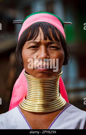 La femme Padaung long Neck du Myanmar Banque D'Images