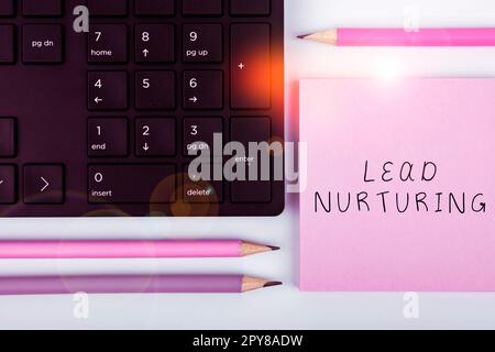 Texte indiquant le lead nourricier de l'inspiration. Mot pour la méthode d'établissement d'une relation avec des clients potentiels Banque D'Images