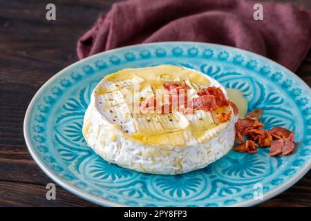 Camembert au four Banque D'Images