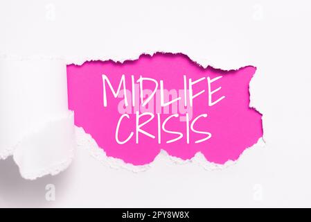 Texte montrant inspiration Midlife Crisis. Word pour la technique de développement de logiciels qui décompose une application Banque D'Images