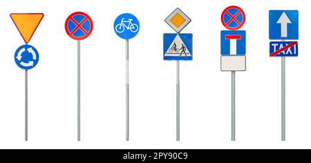 Avec différents panneaux de signalisation isolés en blanc Banque D'Images