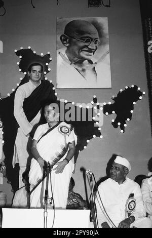 Affiche Rajiv Gandhi sur la carte de l'Inde, affiche Mahatma Gandhi, réunion du Parti politique du Congrès, Inde Banque D'Images