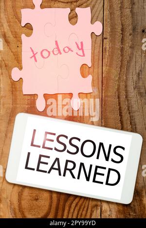 Légende conceptuelle leçons apprises. Idée d'entreprise promouvoir partager et utiliser les connaissances issues de l'expérience Banque D'Images