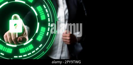 Dame en costume debout pointant sur le bouton virtuel. Affichage de l'interface graphique futuriste. Femme en uniforme pressant sur le dispositif d'écran présentant les technologies virtuelles modernes. Banque D'Images