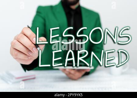 Affiche textuelle indiquant les leçons apprises. Vitrine d'affaires promouvoir partager et utiliser les connaissances issues de l'expérience Banque D'Images
