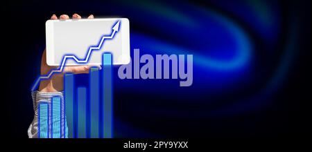 Main tenant le téléphone mobile présentant les nouvelles technologies futuristes. Palm portant le téléphone portable Affichage résoudre les idées virtuelles innovantes tardives. Lueur de l'écran. Banque D'Images