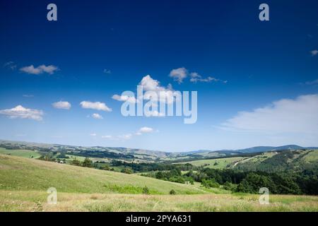 Image d'un panorama de Tometino polje et divcibare vu d'un point de vue. Divčibaare est une ville et station de montagne située sur la montagne Maljen ( Banque D'Images