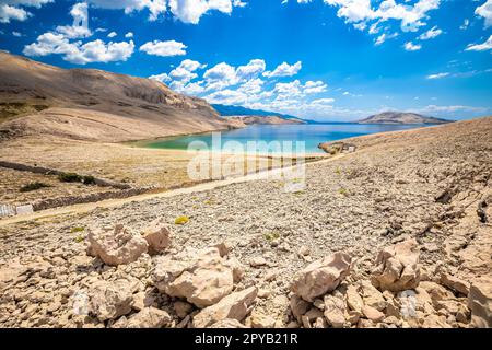 Metajna, île de Pag. Célèbre plage de Beritnica dans le désert de pierre vue imprenable sur le paysage Banque D'Images