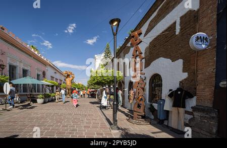 Mexique, APR 27 2023 - vue sur le soleil d'un bâtiment intéressant, magasins à Tlaquepaque centro Banque D'Images