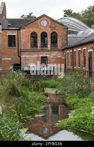 Distillerie de saphir de Bombay le 27th octobre 2022 à Laverstoke Mill, London Road, Laverstoke, Hampshire, Angleterre. Crédit : nouvelles SMP Banque D'Images