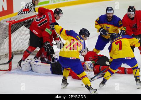 Nottingham, le 30 avril 2023. La Lituanie défend contre la Roumanie lors d'un match du Championnat du monde de hockey sur glace 2023 de l'IIHF, division I, tournoi du groupe A à l'arène Motorpoint, Nottingham. Crédit : Colin Edwards Banque D'Images