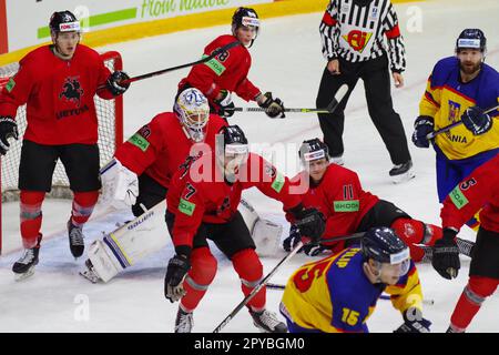 Nottingham, le 30 avril 2023. La Lituanie défend contre la Roumanie lors d'un match du Championnat du monde de hockey sur glace 2023 de l'IIHF, division I, tournoi du groupe A à l'arène Motorpoint, Nottingham. Crédit : Colin Edwards Banque D'Images