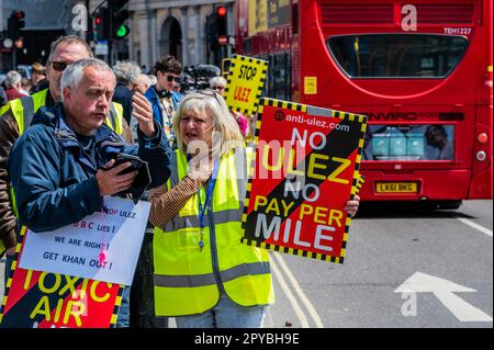 Londres, Royaume-Uni. 3rd mai 2023. Un arrêt de la manifestation ULEZ (zone à très faible émission) et anti Sadiq Khan (maire de Londres) à Trafalgar Square. Crédit : Guy Bell/Alay Live News Banque D'Images