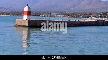 Bateaux sur un quai au club de bateaux de la baie de Gordon à Cape Town en Afrique du Sud Banque D'Images