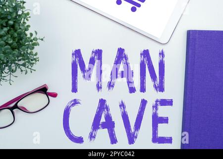 Écriture affichant le texte Man Cave. Vitrine d'affaires une chambre, un espace ou une zone d'une habitation réservée à une personne masculine Banque D'Images