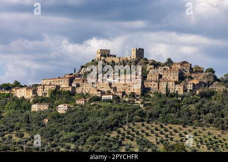 Montemassi un village fortifié dans la province de Grosseto. Italie Banque D'Images