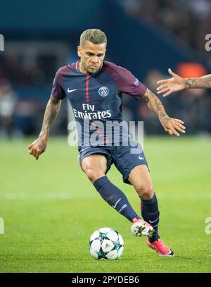 ARCHIVE PHOTO: Dani ALVES 40 ans sur 6 mai 2023, Dani ALVES (Paris), action, Ligue des champions de football, Première série 2nd, match du groupe B, Paris St. Germain - FC Bayern Munich (M) 3:0, am 27 septembre 2017 à Paris/ France. ? Banque D'Images