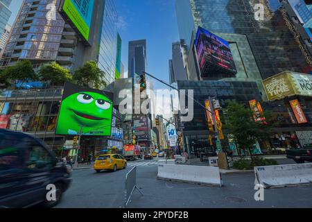 Magnifique vue sur Broadway avec des lampes LED et des bonbons image mm. New York. ÉTATS-UNIS. Banque D'Images