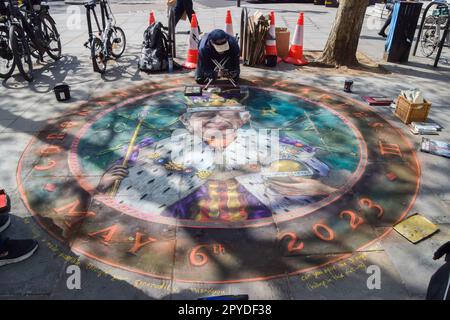 Londres, Royaume-Uni. 3rd mai 2023. L'artiste de craie Julian Beever rend hommage au roi Charles III sur un trottoir près de Trafalgar Square, devant le couronnement. Credit: Vuk Valcic/Alamy Live News Banque D'Images