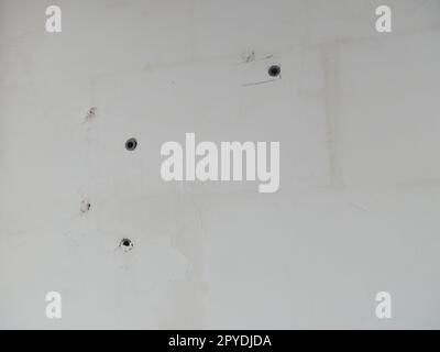 Chauffage et revêtement avec des dalles d'un balcon dans une maison d'appartements Banque D'Images