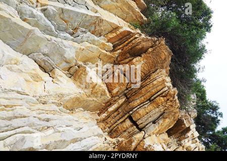 Le Flysch est une série de roches sédimentaires marines qui sont principalement d'origine clastique et qui se caractérisent par l'alternance de plusieurs couches lithologiques. Balkans, Monténégro Herceg Novi Meljine Banque D'Images