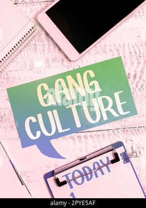 Affiche présentant la culture des gangs. Mot écrit sur l'organisation particulière des criminels ou groupe de gangsters qui suivent des habitudes Banque D'Images