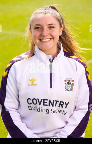 Emma Young, physiothérapeute de la première équipe de Coventry City, lors d'une séance photo de Coventry City qui s'est tenue au terrain d'entraînement de Ryton, à Coventry. Date de la photo: Mercredi 3 mai 2022. Banque D'Images