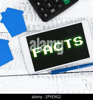 Écriture affichant des variables de texte. L'information d'approche d'affaires utilisée comme preuve ou partie de rapport de l'article de nouvelles blog Banque D'Images