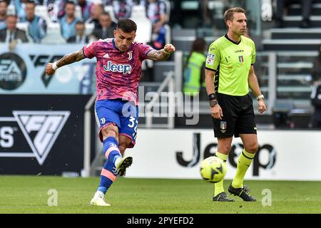 Turin, Italie. 03rd mai 2023. Leandro Paredes de Juventus FC marque le but de 1-0 lors de la série Un match de football entre Juventus FC et US Lecce au stade de Juventus à Turin (Italie), 3 mai 2023. Credit: Insidefoto di andrea staccioli/Alamy Live News Banque D'Images