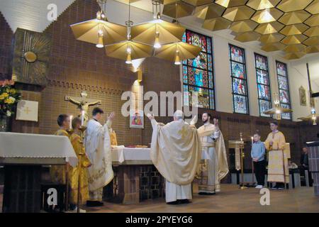 Stockholm, Suède. 22nd décembre 2022. STOCKHOLM, SUÈDE - le 01 MAI 2023 - les prêtres de l'Église catholique grecque ukrainienne de Suède et du Danemark tiennent un service en mémoire du Saint martyr, Archimandrite Klyment Sheptytsky, à Stockholm, en Suède. Credit: UKRINFORM/Alamy Live News Banque D'Images